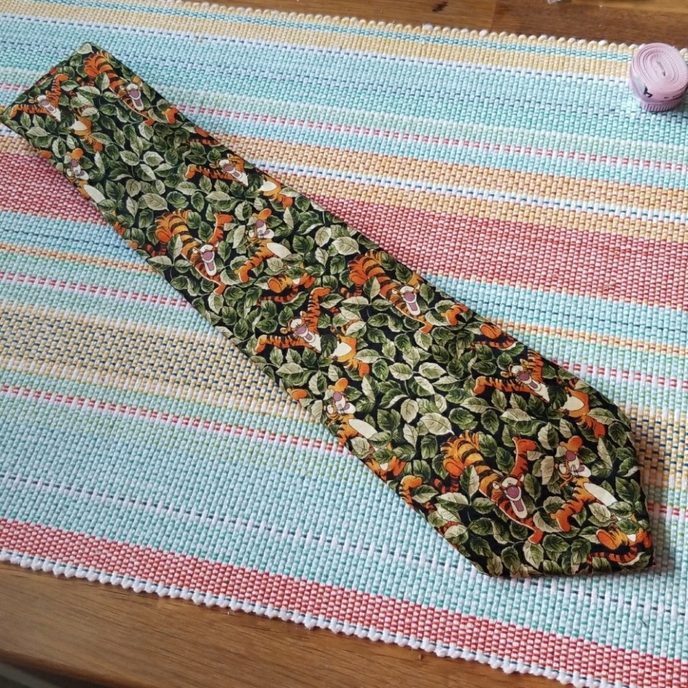 100% Silk Disney Tigger Men's Tie